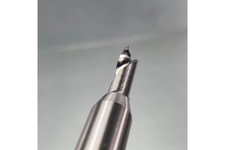 Фреза спиральная по алюминию Z1 D=5x17x60 S=8 Rotis 138.051760AL1-8 (L1-60 мм, L2-17 мм, D1-5 мм, D2-8 мм)